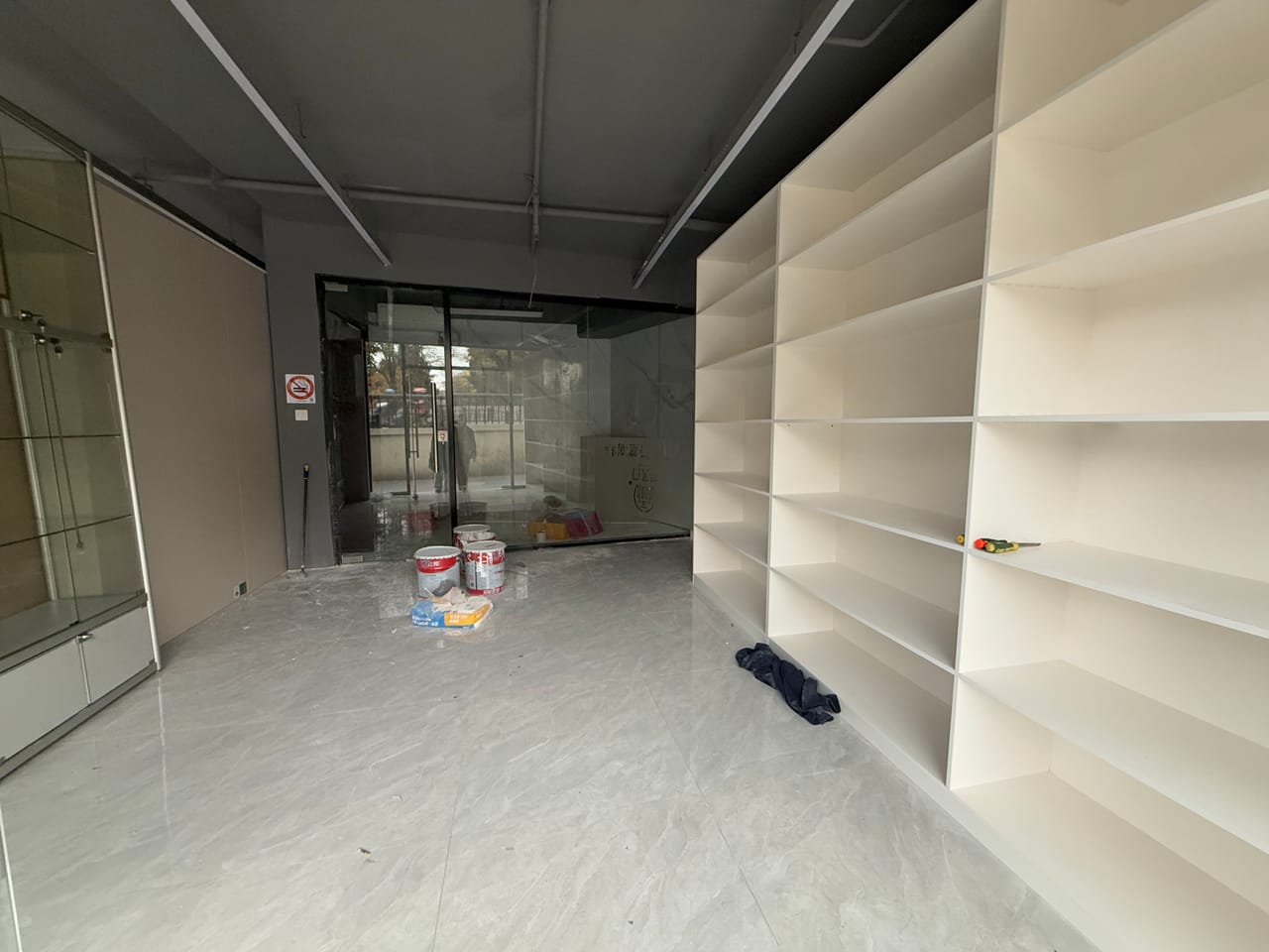 徐汇长桥街道龙川北路旺铺出租！地理位置优越，除餐饮外无行业限制-2