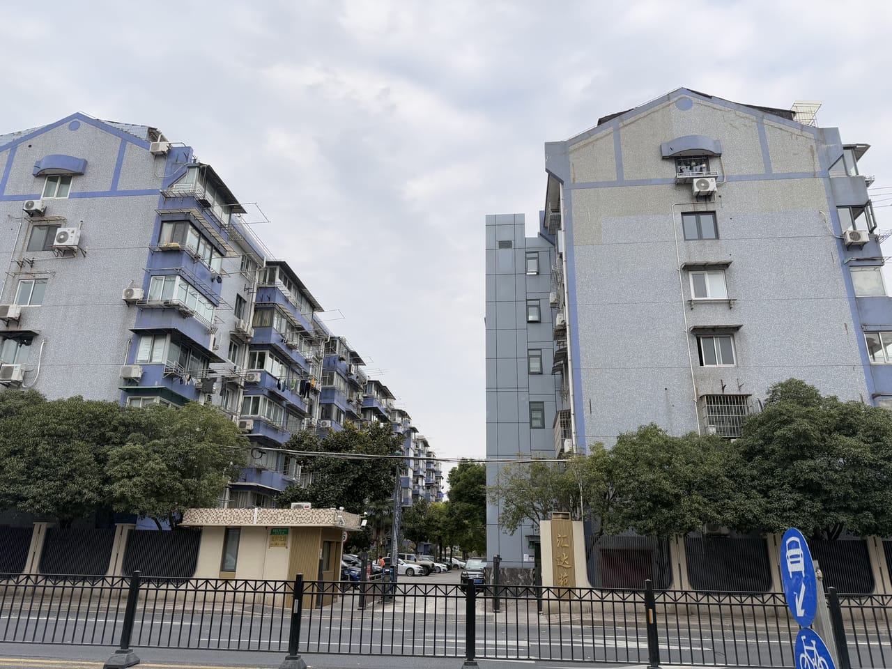 徐汇长桥街道龙川北路旺铺出租！地理位置优越，除餐饮外无行业限制-3