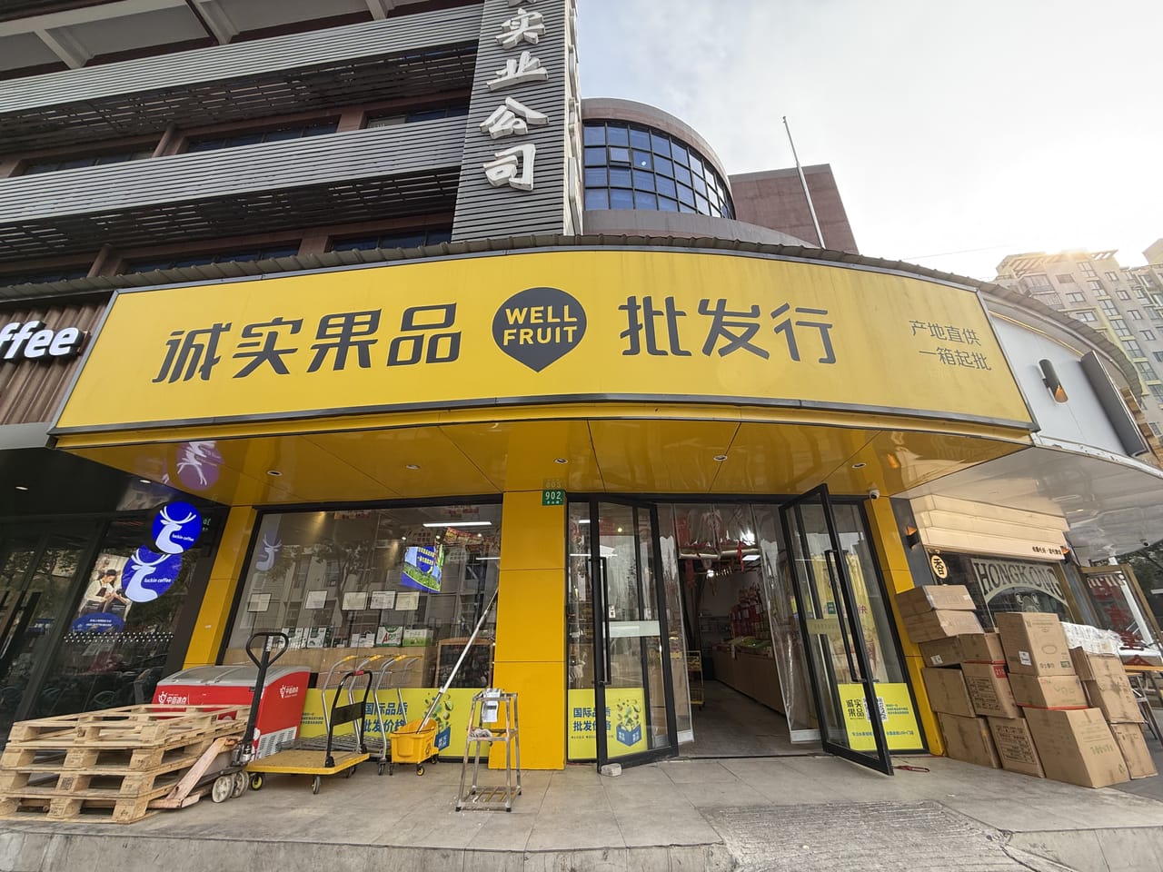 灵山路旺铺转让！纯一楼双开门，十字路口位置商圈成熟位置佳