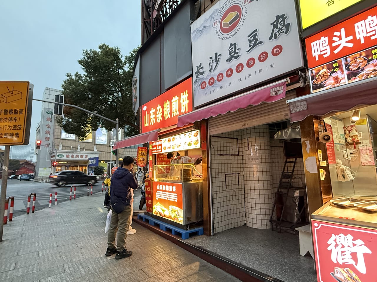 松江庙前街小吃店转让！路口位置地段佳，无行业限制人流量密集-8