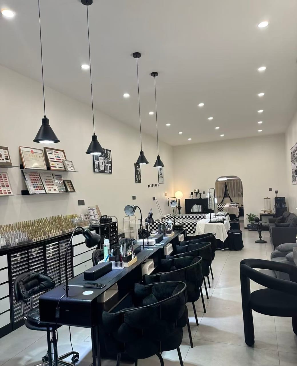 明中路美甲店转让！经营多年老店客源无忧！回头客多口碑稳！