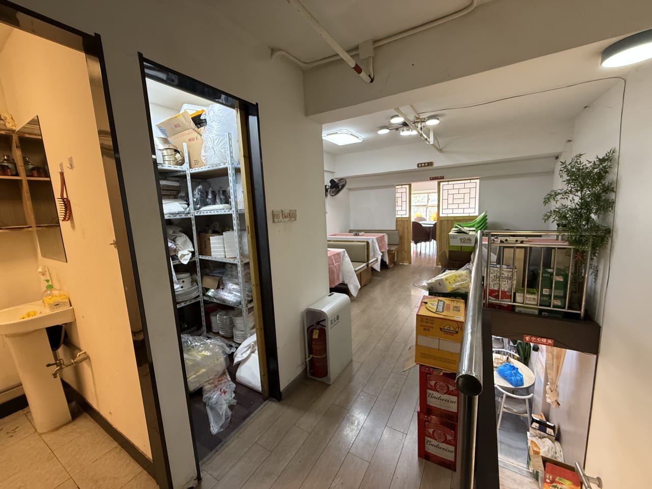 嘉定安亭酒店旁边拐角餐饮店转让！可外摆 小区公寓密集人流大-9
