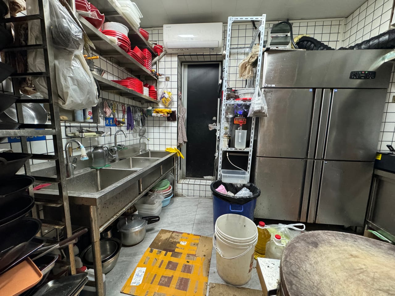 浦东成山路餐饮店转让！商圈成熟临近地铁，设备齐全，人流密集-5