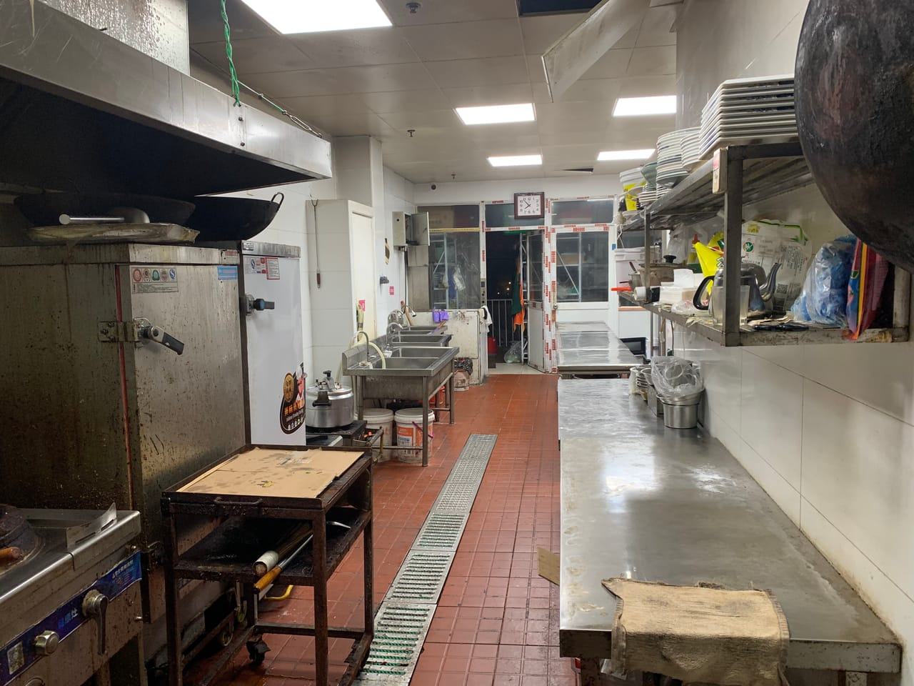 浦东南汇水芸路餐饮店转让！有天然气无行业限制，地理位置佳，人流密集-8