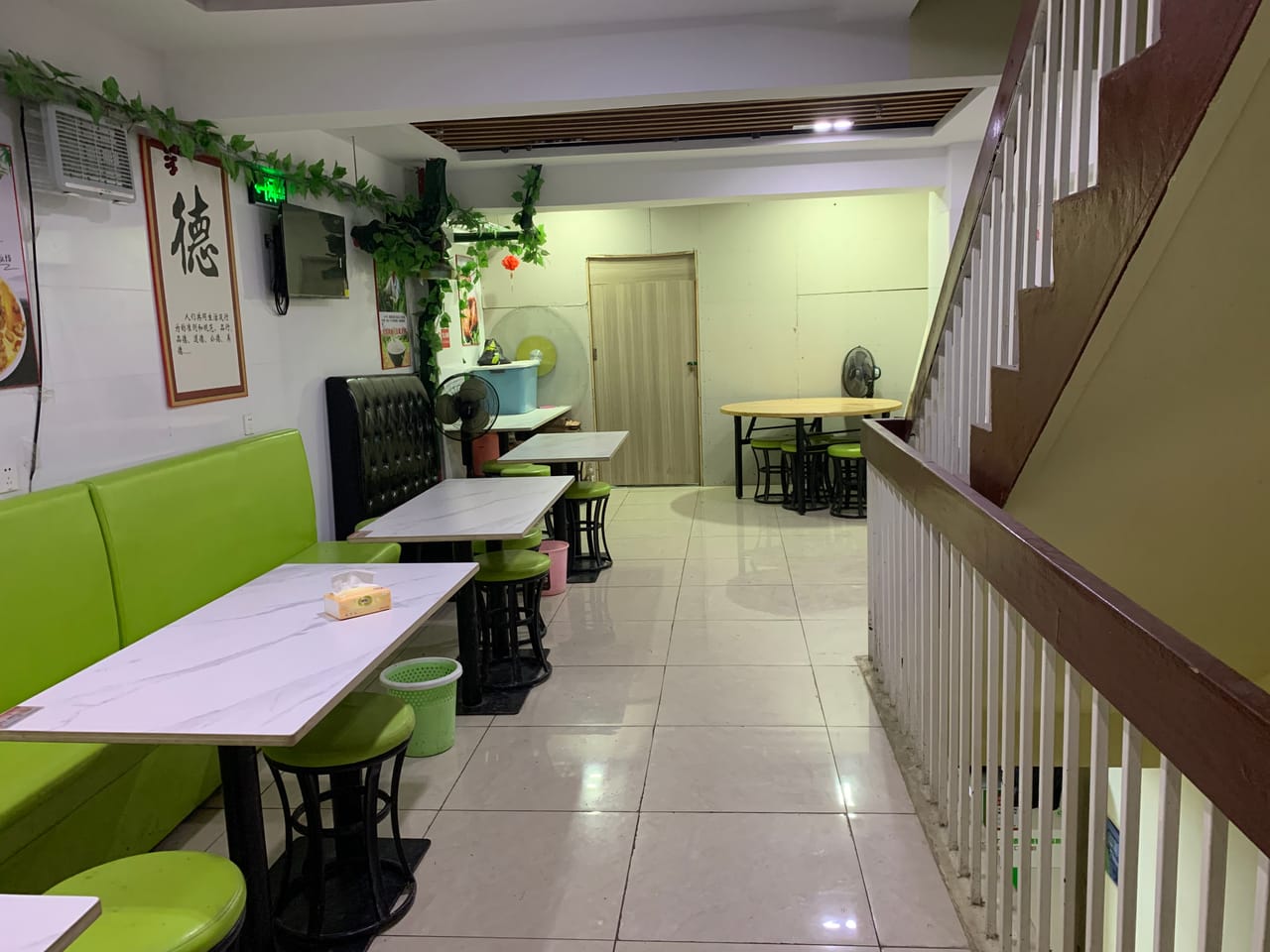 浦东南汇水芸路餐饮店转让！有天然气无行业限制，地理位置佳，人流密集-7