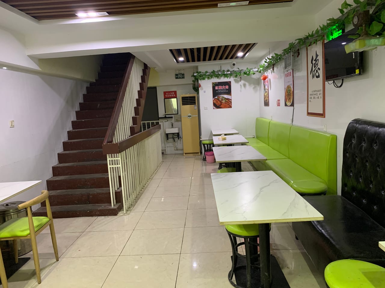 浦东南汇水芸路餐饮店转让！有天然气无行业限制，地理位置佳，人流密集-2