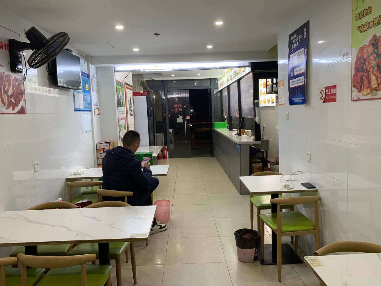 浦东南汇水芸路餐饮店转让！有天然气无行业限制，地理位置佳，人流密集-6