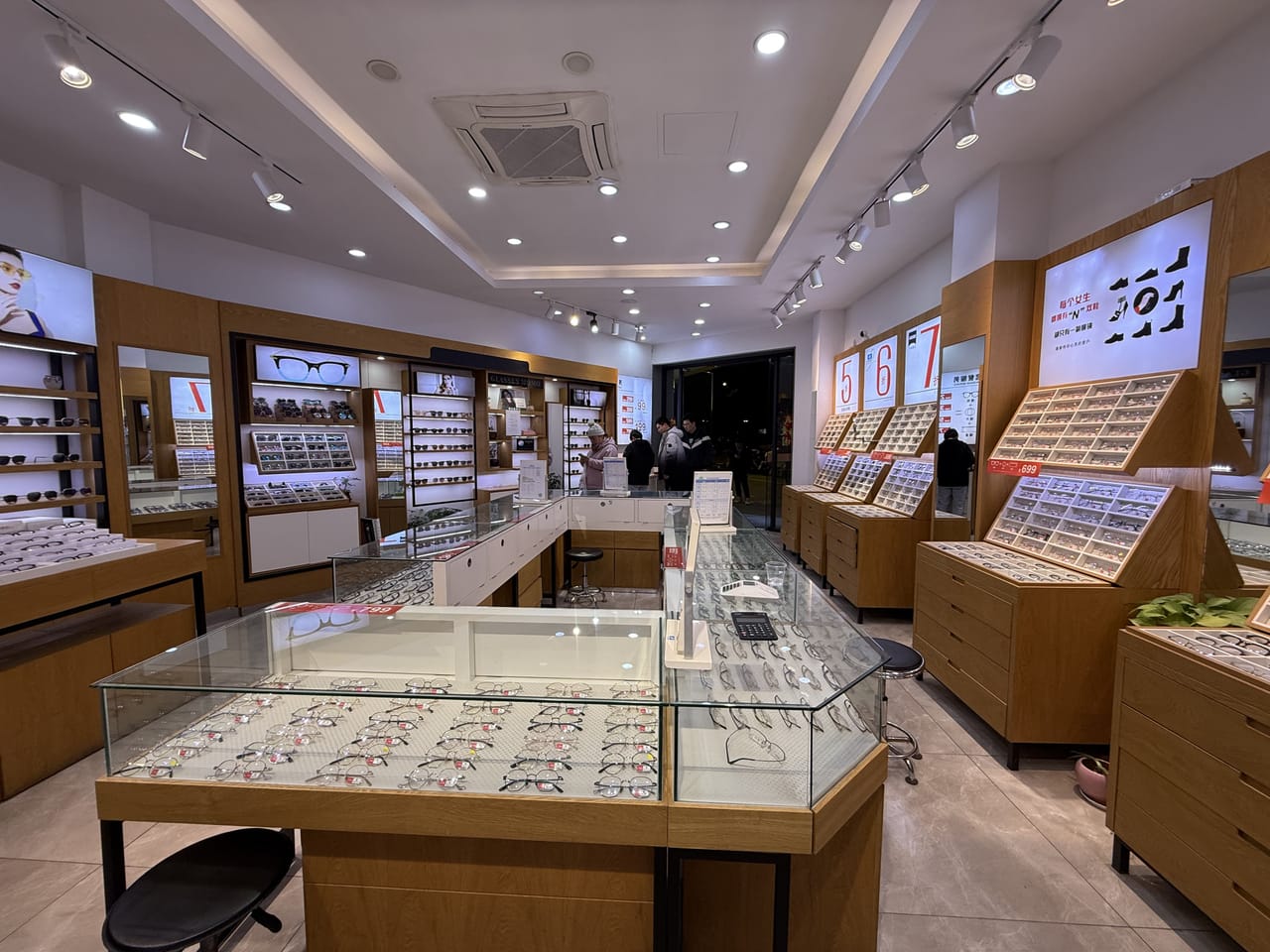 浦东张江盛夏路眼镜店转让！可空转 小区学校密集人流量大-6