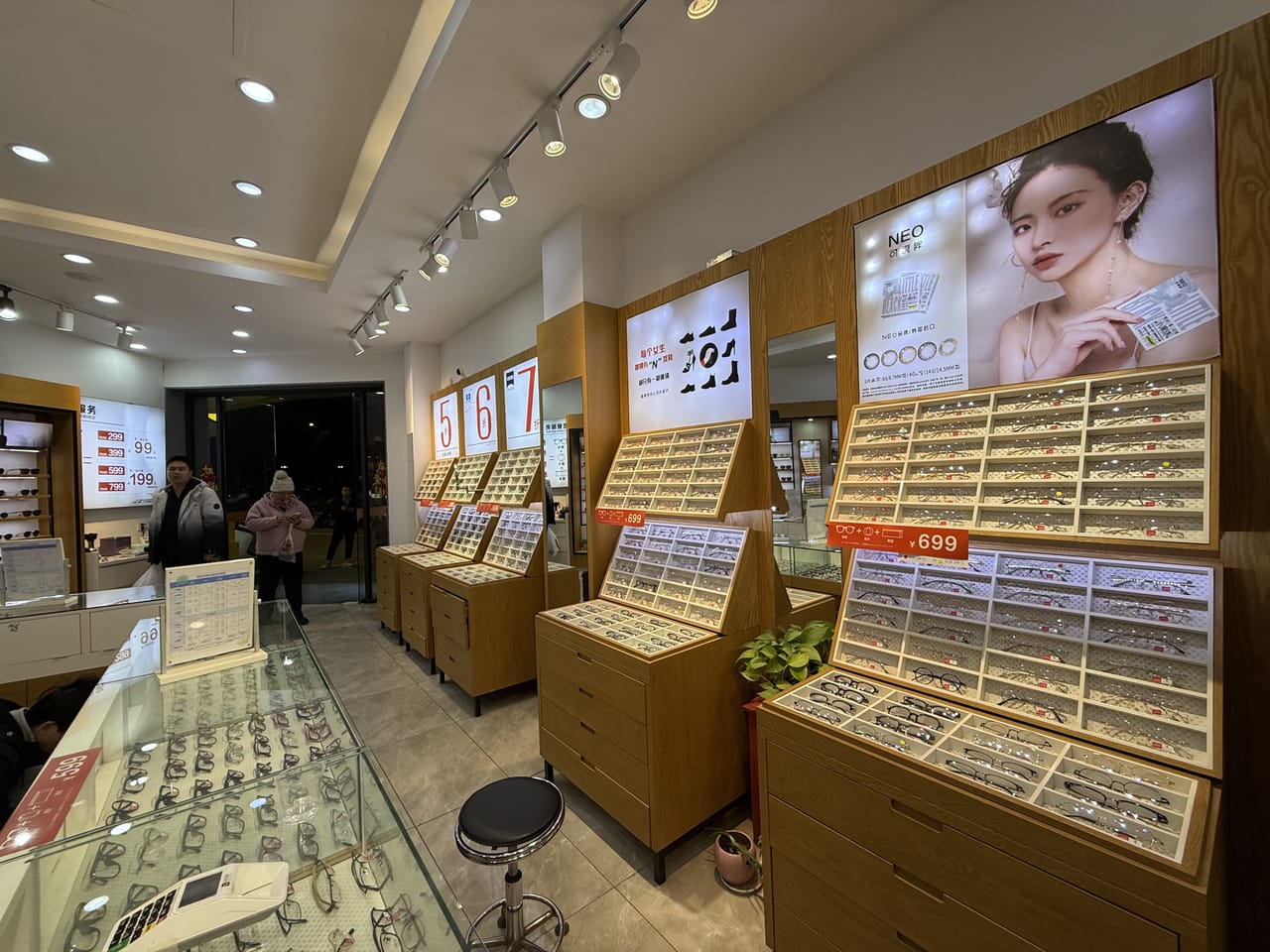 浦东张江盛夏路眼镜店转让！可空转 小区学校密集人流量大-2