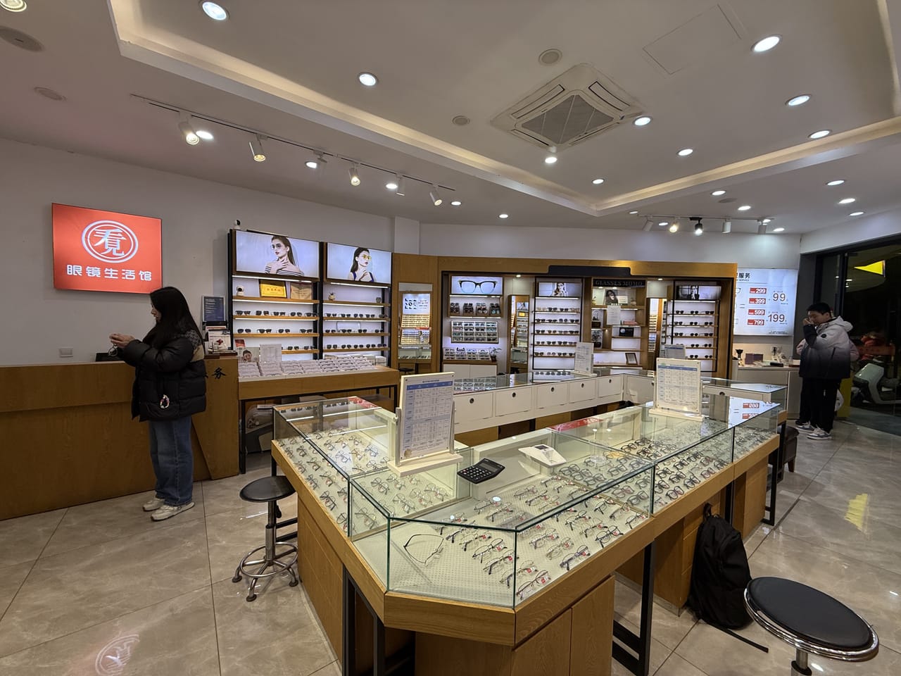 浦东张江盛夏路眼镜店转让！可空转 小区学校密集人流量大-5