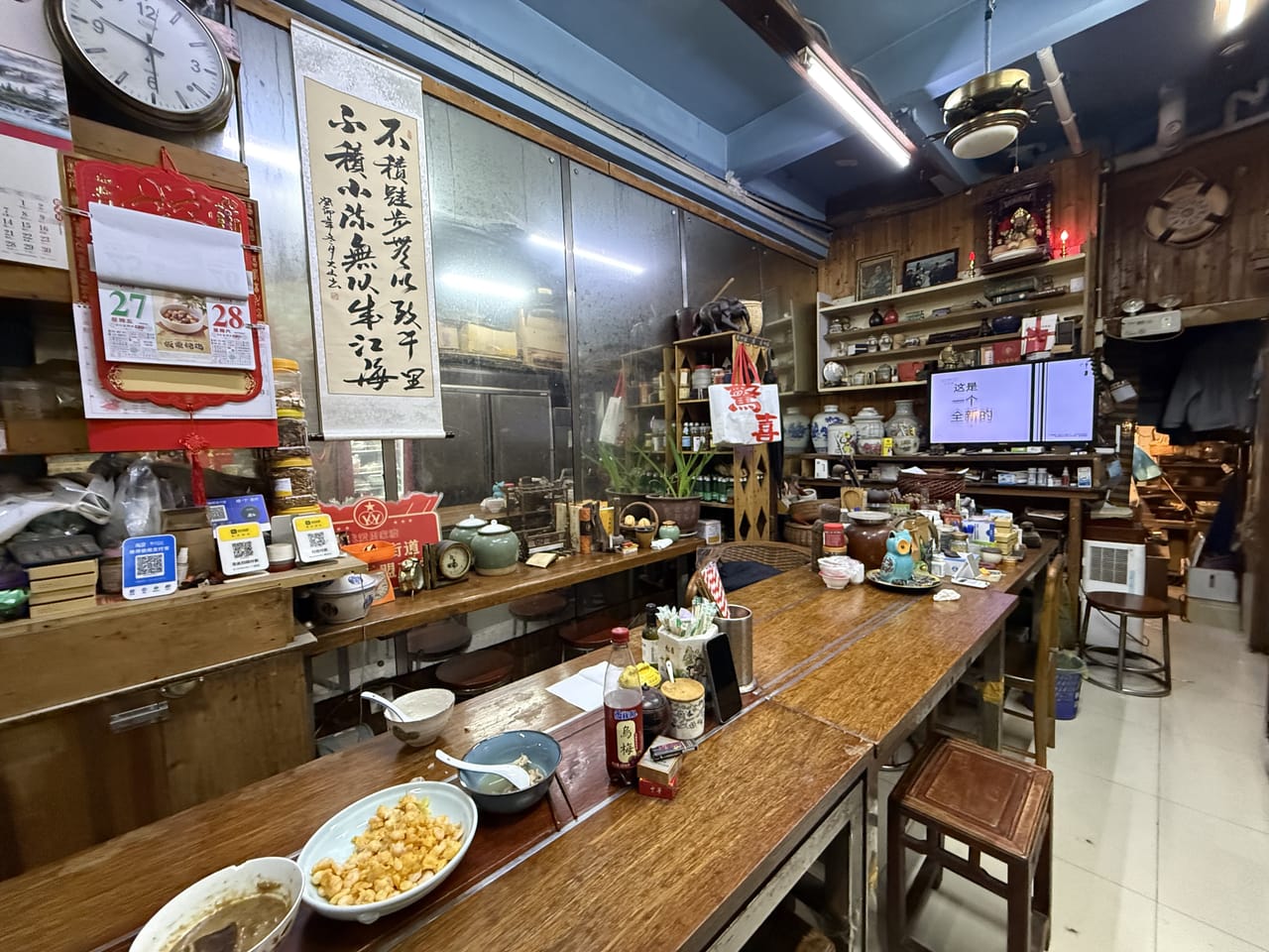 浦东齐河路餐饮店转让！沿街门店门口公交车站无行业限制，位置佳-5