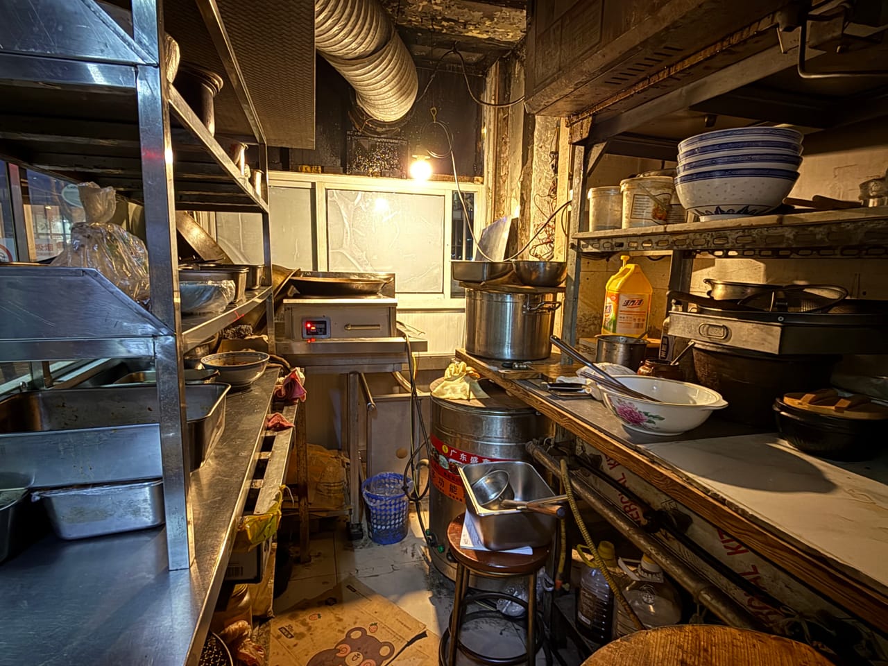 浦东齐河路餐饮店转让！沿街门店门口公交车站无行业限制，位置佳-3