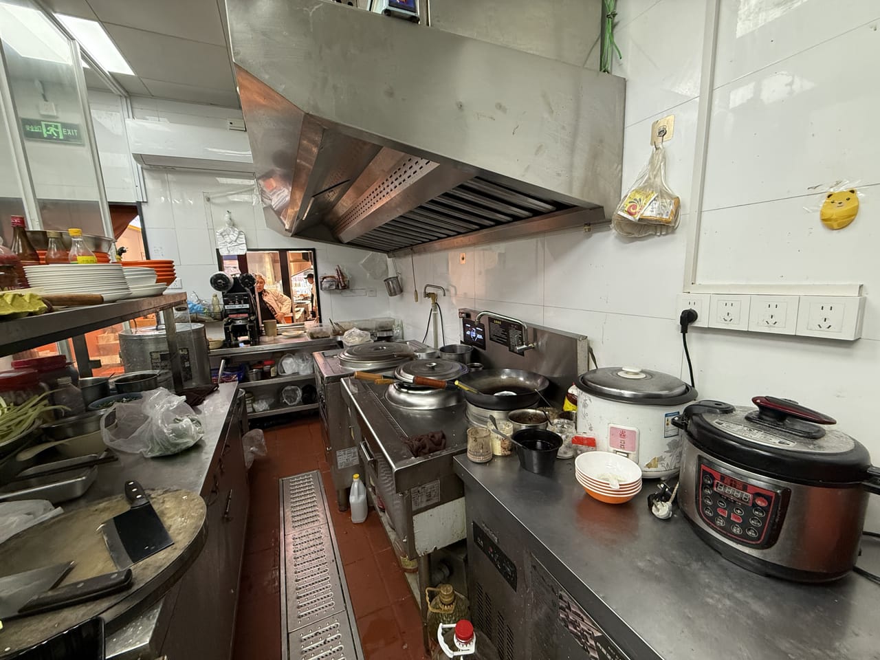 静安镇宁路餐饮店转让！菜场对面周边多小区，商圈成熟人流密集-5