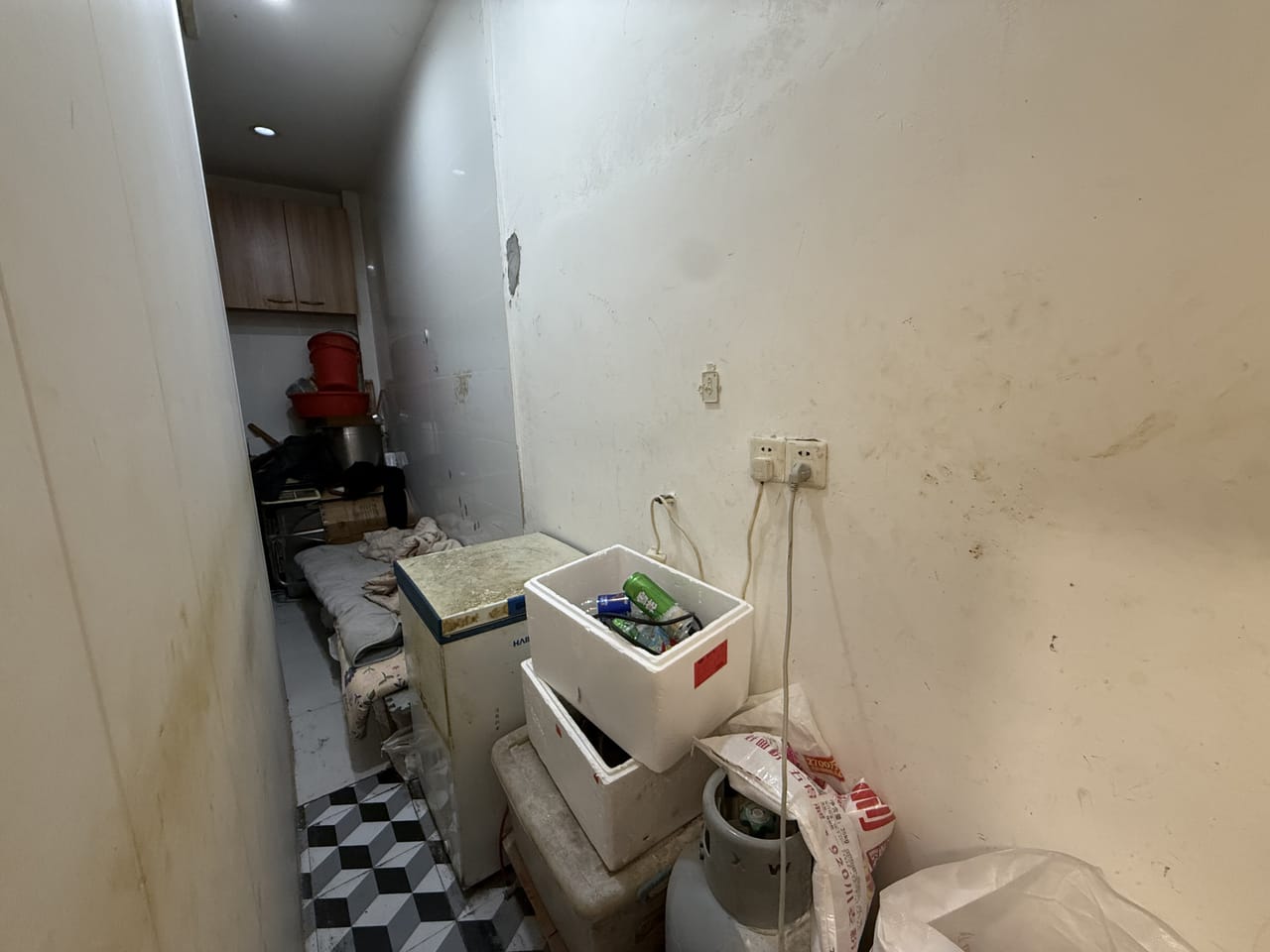 嘉定区阜康西路超市门口沿街餐饮店转让！附近广场医院成熟小区-8