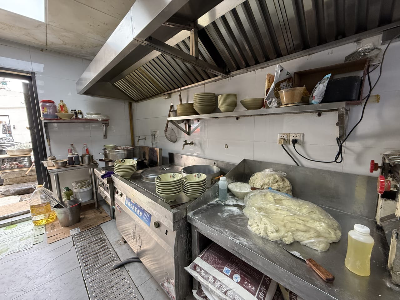杨浦阜新路菜市场附近餐饮店转让！有天然气附近小区公寓密集-6