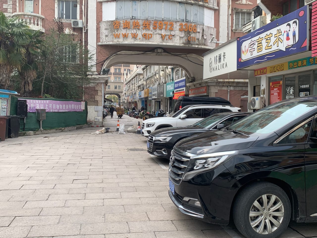 对面青浦区中医医院，多小区商务楼分布，纯外卖店，带客源转-9