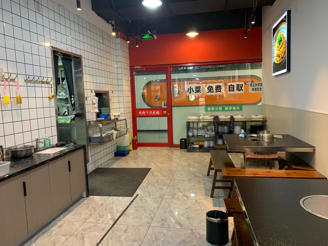 曹安公路旺铺转让！纯一楼，近地铁口，多小区商务分布，位置佳-3