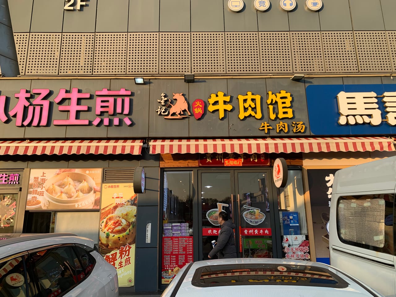 曹安公路旺铺转让！纯一楼，近地铁口，多小区商务分布，位置佳