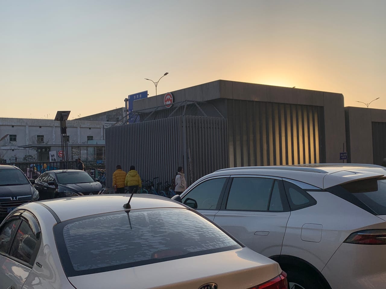 曹安公路旺铺转让！纯一楼，近地铁口，多小区商务分布，位置佳-5