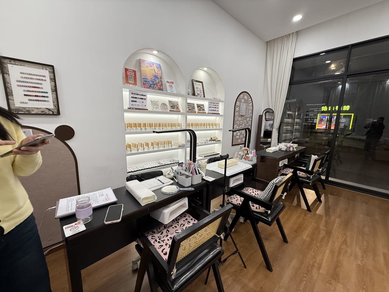 黄浦区新闸路美甲美睫店转让！近地铁上班族白领多人气旺-4